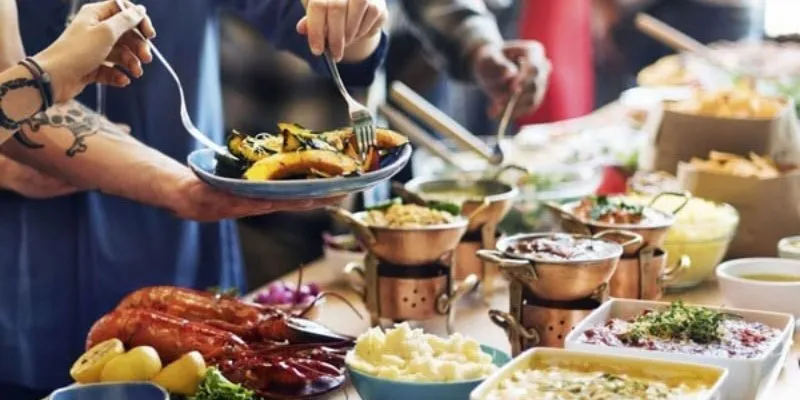 A comprehensive guide to healthy eating habits while traveling